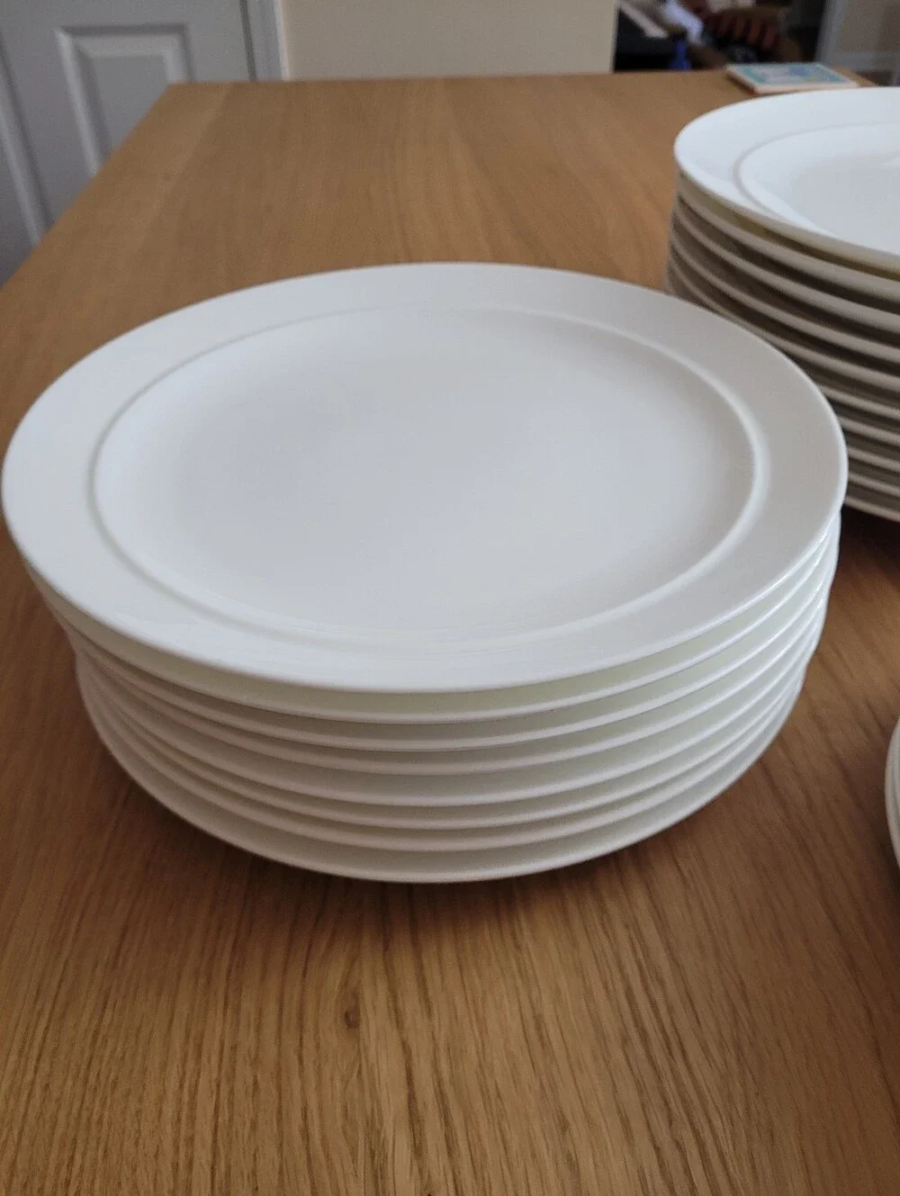 CRATE & BARREL Halo bone china dinner plates set